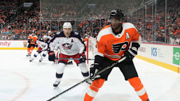 PHILADELPHIA, PA - MARCH 15: Wayne Simmonds #17 of the Philadelphia Flyers in action against Jack Johnson #7 of the Columbus Blue Jackets on March 15, 2018 at the Wells Fargo Center in Philadelphia, Pennsylvania. (Photo by Len Redkoles/NHLI via Getty Images)