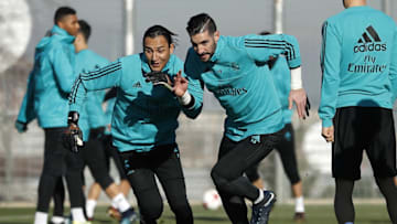 MADRID, SPAIN - JANUARY 17: Keylor Navas (L) and Kiko Casilla of Real Madrid exercise during a training session at Valdebebas training ground on January 17, 2018 in Madrid, Spain. (Photo by Angel Martinez/Real Madrid via Getty Images)