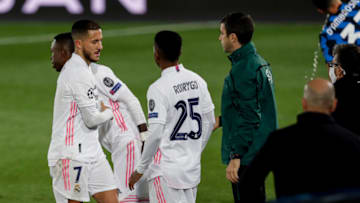 MADRID, SPAIN - NOVEMBER 3: (L-R) Eden Hazard of Real Madrid, Vinicius Junior of Real Madrid, Rodrygo of Real Madrid, coach Zinedine Zidane of Real Madrid during the UEFA Champions League match between Real Madrid v Internazionale at the Alfredo Di Stefano Stadium on November 3, 2020 in Madrid Spain (Photo by David S. Bustamante/Soccrates/Getty Images)