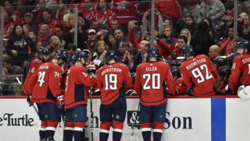 WASHINGTON, DC - NOVEMBER 15: Capitals head coach Todd Reirden talks to the team on the bench during the Montreal Canadiens vs. Washington Capitals game November 15, 2019 at Capital One Arena in Washington, D.C.. (Photo by Randy Litzinger/Icon Sportswire via Getty Images)