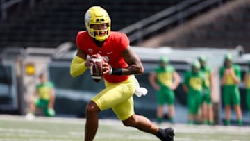 Auburn footballMay 1, 2021; Eugene, Oregon, USA; Oregon Ducks quarterback Robby Ashford (6) looks to throw during Oregon Spring Game at Autzen Stadium. Mandatory Credit: Soobum Im-USA TODAY Sports