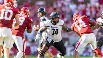 Cincinnati Bearcats offensive lineman Jeremy Cooper protects pocket against Arkansas Razorbacks. Getty Images.