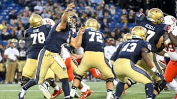 ANNAPOLIS, MD - OCTOBER 20: Navy Midshipmen quarterback Garret Lewis (7) passes late in the second half on October 20, 2018, at Navy - Marine Corps Memorial Stadium in Annapolis, MD. The Houston Cougars defeated the Navy Midshipmen, 49-36. (Photo by Mark Goldman/Icon Sportswire via Getty Images)