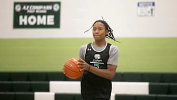 March 26, 2021; Chandler, AZ, USA; TyTy Washington warms up before practice at the AZ Compass Prep gym on March 26, 2021. Credit: Meg Potter/The Arizona RepublicAz Compass Prep