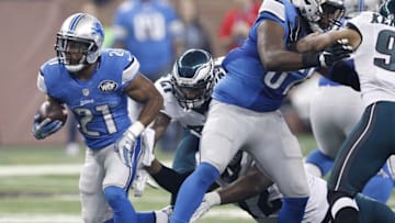 Nov 26, 2015; Detroit, MI, USA; Detroit Lions running back Ameer Abdullah (21) runs the ball against the Philadelphia Eagles during the first quarter of a NFL game on Thanksgiving at Ford Field. Mandatory Credit: Raj Mehta-USA TODAY Sports