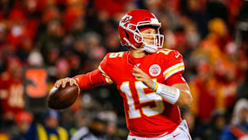 KANSAS CITY, MO - DECEMBER 01: Patrick Mahomes #15 of the Kansas City Chiefs throws a fourth quarter pass against the Oakland Raiders at Arrowhead Stadium on December 1, 2019 in Kansas City, Missouri. (Photo by David Eulitt/Getty Images)
