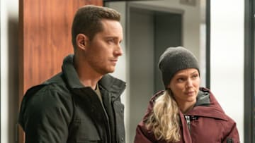 CHICAGO P.D. -- "Equal Justice" Episode 806 -- Pictured: (l-r) Jesse Lee Soffer as Jay Halstead, Tracy Spiridakos as Hailey Upton -- (Photo by: Matt Dinerstein/NBC)