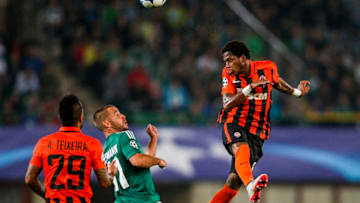 VIENNA, AUSTRIA - AUGUST 19: Fred of Donetsk (R) competes for the ball in the air with Steffen Hofmann of Vienna during the UEFA Champions League: Qualifying Round Play Off First Leg match between SK Rapid Vienna and FC Shakhtar Donetsk on August 19, 2015 in Vienna, Austria. (Photo by Christian Hofer/Getty Images)