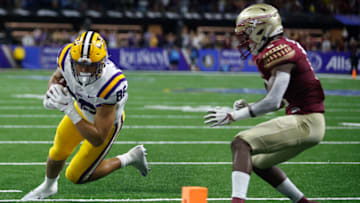 NEW ORLEANS, LOUISIANA - SEPTEMBER 04: Tight end Mason Taylor #86 of the LSU Tigers avoids a tackle by defensive back Renardo Green #8 of the Florida State Seminoles at Caesars Superdome on September 04, 2022 in New Orleans, Louisiana. (Photo by Chris Graythen/Getty Images)