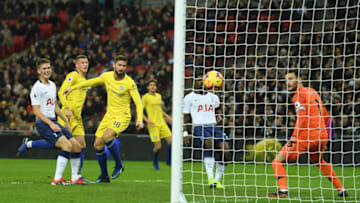 LONDON, ENGLAND - NOVEMBER 24: Olivier Giroud of Chelsea scores his team's first goal during the Premier League match between Tottenham Hotspur and Chelsea FC at Tottenham Hotspur Stadium on November 24, 2018 in London, United Kingdom. (Photo by Mike Hewitt/Getty Images)