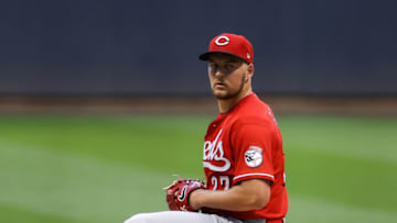 Trevor Bauer #27 of the Cincinnati Reds pitches in the first inning against the Milwaukee Brewers at Miller Park on August 24, 2020 in Milwaukee, Wisconsin. (Photo by Dylan Buell/Getty Images)