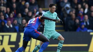 LONDON, ENGLAND - OCTOBER 28: Mesut Ozil of Arsenal takes on Mamadou Sakho of Crystal Palace during the Premier League match between Crystal Palace and Arsenal FC at Selhurst Park on October 28, 2018 in London, United Kingdom. (Photo by Mike Hewitt/Getty Images)