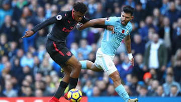 MANCHESTER, ENGLAND - NOVEMBER 05: Alex Iwobi of Arsenal and Sergio Aguero of Manchester City battle for possession during the Premier League match between Manchester City and Arsenal at Etihad Stadium on November 5, 2017 in Manchester, England. (Photo by Clive Brunskill/Getty Images)