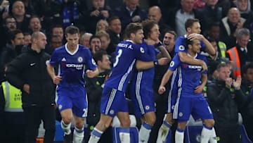 LONDON, ENGLAND - NOVEMBER 26: Pedro (1st R) of Chelsea celebrates scoring his team's first goal with his team mates during the Premier League match between Chelsea and Tottenham Hotspur at Stamford Bridge on November 26, 2016 in London, England. (Photo by Clive Rose/Getty Images)