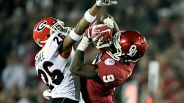January 1, 2018; Pasadena, CA, USA; Oklahoma Sooners wide receiver CeeDee Lamb (9) catches a pass against Georgia Bulldogs defensive back Tyrique McGhee (26) during the second half in the 2018 Rose Bowl college football playoff semifinal game at Rose Bowl Stadium. Mandatory Credit: Gary A. Vasquez-USA TODAY Sports