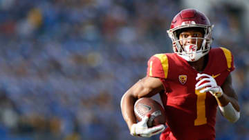 PASADENA, CALIFORNIA - NOVEMBER 17: Wide receiver Velus Jones Jr. #1 of the USC Trojans carries the ball down the field during the second half of a football game at Rose Bowl on November 17, 2018 in Pasadena, California. (Photo by Katharine Lotze/Getty Images)