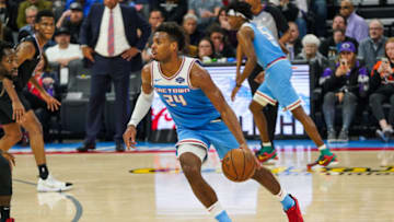 SACRAMENTO, CALIFORNIA - MARCH 01: Buddy Hield #24 of the Sacramento Kings handles the ball in a game against the Los Angeles Clippers at Golden 1 Center on March 01, 2019 in Sacramento, California. (Photo by Cassy Athena/Getty Images)