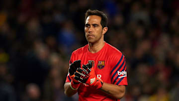 BARCELONA, SPAIN - DECEMBER 30: Claudio Bravo of Barcelona celebrates during the La Liga match between FC Barcelona and Real Betis Balompie at Camp Nou on December 30, 2015 in Barcelona, Spain. (Photo by Manuel Queimadelos Alonso/Getty Images)