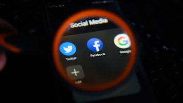 KRAKOW, POLAND - 2018/09/07: Facebook, twitter and google logos are seen trough a magnifying glass on an android mobile phone. (Photo by Omar Marques/SOPA Images/LightRocket via Getty Images)