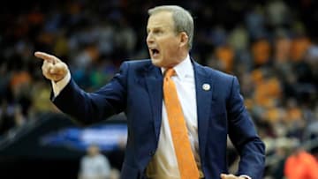 LOUISVILLE, KENTUCKY - MARCH 28: Head coach Rick Barnes of the Tennessee Volunteers reacts against the Purdue Boilermakers during the second half of the 2019 NCAA Men's Basketball Tournament South Regional at the KFC YUM! Center on March 28, 2019 in Louisville, Kentucky. (Photo by Andy Lyons/Getty Images)