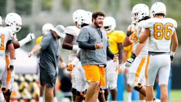 Tennessee tight end coach Brian Niedermeyer speaks with Tennessee tight end Andrew Craig (86) during Tennessee fall football practice at Haslam Field in Knoxville, Tennessee on Tuesday, October 9, 2018.Kns Volspractice1010
