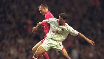 Liverpool, Martin Pringle, Sami Hyypia (Ben Radford /Allsport)