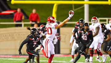 LUBBOCK, TX - NOVEMBER 03: Grant Calcaterra #80 of the Oklahoma Sooners makes a one handed catch during the first half of the game against the Texas Tech Red Raiders on November 3, 2018 at Jones AT&T Stadium in Lubbock, Texas. (Photo by John Weast/Getty Images)