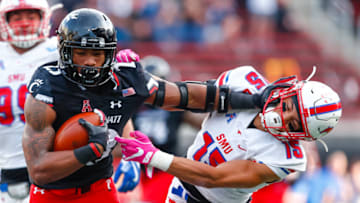 Gerrid Doaks of the Cincinnati Bearcats runs the ball against the SMU Mustangs at Nippert Stadium. Getty Images.