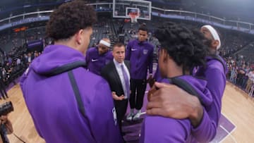SACRAMENTO, CA - MARCH 27: Head coach Dave Joerger of the Sacramento Kings coaches his players during the game against the Dallas Mavericks on March 27, 2018 at Golden 1 Center in Sacramento, California. NOTE TO USER: User expressly acknowledges and agrees that, by downloading and or using this photograph, User is consenting to the terms and conditions of the Getty Images Agreement. Mandatory Copyright Notice: Copyright 2018 NBAE (Photo by Rocky Widner/NBAE via Getty Images)