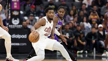 SACRAMENTO, CALIFORNIA - NOVEMBER 09: Donovan Mitchell #45 of the Cleveland Cavaliers is guarded by Davion Mitchell #15 of the Sacramento Kings in the first half at Golden 1 Center on November 09, 2022 in Sacramento, California. NOTE TO USER: User expressly acknowledges and agrees that, by downloading and or using this photograph, User is consenting to the terms and conditions of the Getty Images License Agreement. (Photo by Ezra Shaw/Getty Images)