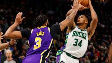 Bucks forward Giannis Antetokounmpo (34) shoots against Lakers forward Anthony Davis: Jeff Hanisch-USA TODAY Sports