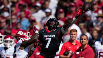 Cincinnati Bearcats take on Oklahoma Sooners at Nippert Stadium in 2023.