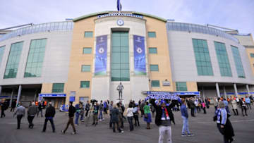 Fans arrive at Stamford Bridge in London on April 30, 2014, ahead of the UEFA Champions League semi-final second leg football match between Chelsea and Atletico Madrid. AFP PHOTO / GLYN KIRK (Photo credit should read GLYN KIRK/AFP/Getty Images)