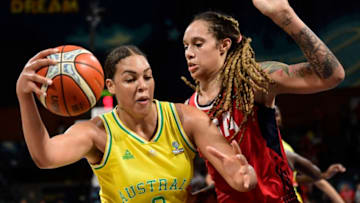 Australia's center Liz Cambage (L) vies with US' center Brittney Griner during the FIBA 2018 Women's Basketball World Cup final match between Australia and United States at the Santiago Martin arena in San Cristobal de la Laguna on the Canary island of Tenerife on September 30, 2018. (Photo by JAVIER SORIANO / AFP) (Photo credit should read JAVIER SORIANO/AFP/Getty Images)