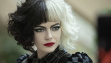 Emma Stone as Cruella in Disney’s live-action CRUELLA. Photo by Laurie Sparham. © 2021 Disney Enterprises Inc. All Rights Reserve