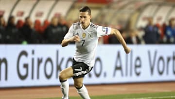 BAKU, AZERBAIJAN - MARCH 26: Julian Draxler of Germany runs with the ball during the FIFA 2018 World Cup Qualifing Group C between Azerbaijan and Germany at Tofiq Bahramov Stadium on March 26, 2017 in Baku, . (Photo by Alexander Hassenstein/Bongarts/Getty Images)