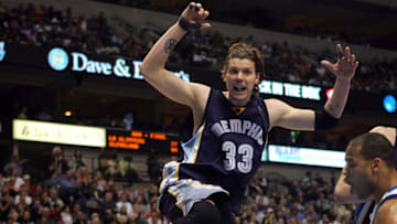 DALLAS - FEBRUARY 07: Forward Mike Miller #33 of the Memphis Grizzlies loses the ball against the Dallas Mavericks on February 7, 2007 at the American Airlines Center in Dallas, Texas. NOTE TO USER: User expressly acknowledges and agrees that, by downloading and/or using this Photograph, user is consenting to the terms and conditions of the Getty Images License Agreement. (Photo by Ronald Martinez/Getty Images)
