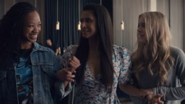 TINY PRETTY THINGS (L-R) KYLIE JEFFERSON as NEVEAH STROYER, DANIELA NORMAN as JUNE PARK, and CASIMERE JOLLETTE as BETTE WHITLAW in episode 3 of TINY PRETTY THINGS. Cr. COURTESY OF NETFLIX/NETFLIX © 2020