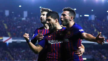MADRID, SPAIN - NOVEMBER 03: Luis Suarez (2ndL) of FC Barcelona celebrates scoring their third goal with teammates Gerard Pique (L) and Munir El Haddadi (R) during the La Liga match between Rayo Vallecano de Madrid and FC Barcelona at Campo de Futbol de Vallecas on November 03, 2018 in Madrid, Spain. (Photo by Gonzalo Arroyo Moreno/Getty Images)
