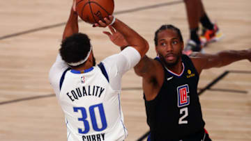 Former Duke basketball standout Seth Curry shoots over Kawhi Leonard. (Photo by Kim Klement-Pool/Getty Images)