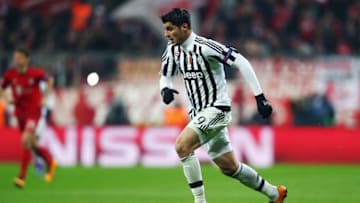 MUNICH, GERMANY - MARCH 16: Alvaro Morata of Juventus controles the ball during the UEFA Champions League Round of 16 Second Leg match between FC Bayern Muenchen and Juventus at Allianz Arena on March 16, 2016 in Munich, Germany. (Photo by Alex Grimm/Bongarts/Getty Images)