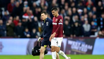 LONDON, ENGLAND - DECEMBER 22: Fabian Balbuena of West Ham United walks off injured during the Premier League match between West Ham United and Watford FC at London Stadium on December 22, 2018 in London, United Kingdom. (Photo by Henry Browne/Getty Images)