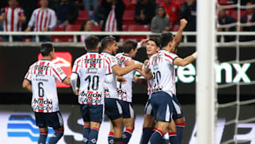 ZAPOPAN, MEXICO - JANUARY 05: Alan Pulido of Chivas celebrates with teammates after scoring the first goal of his team during the first round match between Chivas and Tijuana as part of the Torneo Clausura 2019 Liga MX at Akron Stadium on January 5, 2019 in Zapopan, Mexico. (Photo by Alfredo Moya/Jam Media/Getty Images)