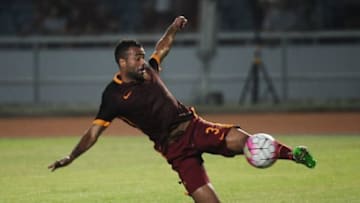 JAKARTA, INDONESIA - JULY 25: Ashley Cole of AS Roma in action during the international friendly match between AS Roma A and AS Roma B at Gelora Bung Karno Stadium on July 25, 2015 in Jakarta, Indonesia. (Photo by Robertus Pudyanto/Getty Images)