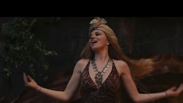 Elayne sings The Hills of Tanchico | The Wheel of Time S3