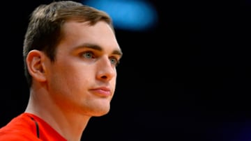 LOS ANGELES, CA - JANUARY 07: Tyler Cavanaugh #7 of the Atlanta Hawks during warm up before the game against the Los Angeles Lakers on January 7, 2018 at STAPLES Center in Los Angeles, California. NOTE TO USER: User expressly acknowledges and agrees that, by downloading and or using this photograph, User is consenting to the terms and conditions of the Getty Images License Agreement. (Photo by Robert Laberge/Getty Images)