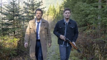 Supernatural -- "The Trap" -- Image Number: SN1509B_0108bc.jpg -- Pictured (L-R): Misha Collins as Castiel and Jensen Ackles as Dean -- Photo: Colin Bentley/The CW -- © 2020 The CW Network, LLC. All Rights Reserved.