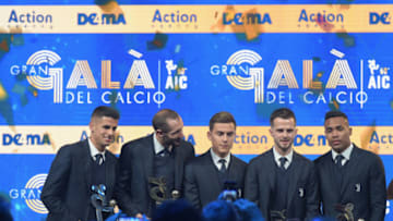 MILAN, ITALY - DECEMBER 03: (L- R) Joao Cancelo, Giorgo Chiellini, Paulo Dybala, Miralem Pjanic and Alex Sandro receive the 'Oscar Del Calcio AIC' Italian Football Awards on December 3, 2018 in Milan, Italy. (Photo by Pier Marco Tacca/Getty Images)