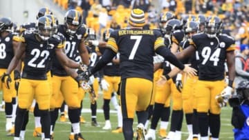 Dec 21, 2014; Pittsburgh, PA, USA; Pittsburgh Steelers quarterback Ben Roethlisberger (7) is greeted by teammates as he takes the field against the Kansas City Chiefs during the first quarter at Heinz Field. Mandatory Credit: Charles LeClaire-USA TODAY Sports
