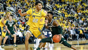 Michigan State's Tyson Walker, right, looks for room as Michigan's Kobe Bufkin defends during the second half on Tuesday, March 1, 2022, at the Crisler Center in Ann Arbor.220301 Msu Mich Bball 145a